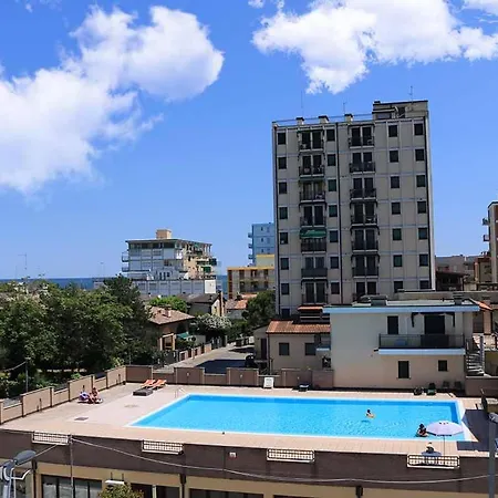 Casa Alfiere Con Piscina Lido di Scacchi